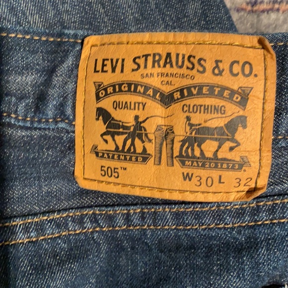 Levi’s - Picture 2 of 3